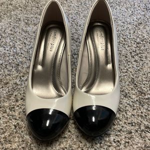 Predictions Comfort Plus Black Cap Toe Pump